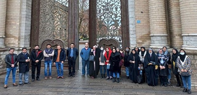 گشت نیم روزه «کتابخانه و موزه وقفی ملک» برگزار شد