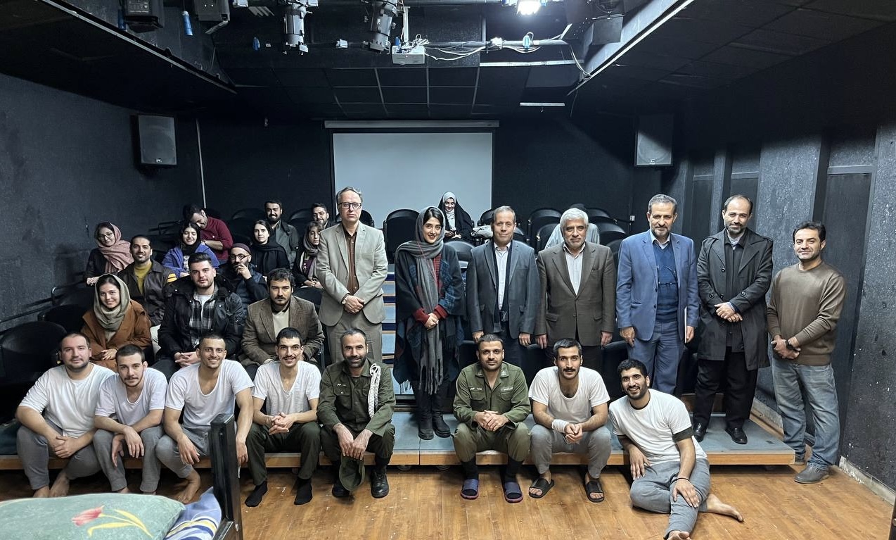 بازدید سرزده هیات رییسه دانشگاه از اجرای تئاتر دانشجویان