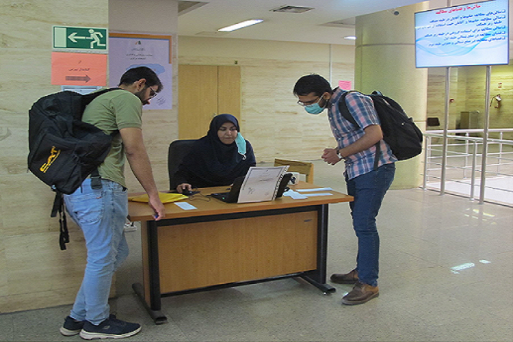 استقرار میز از کتابدار بپرس در کتابخانه مرکزی