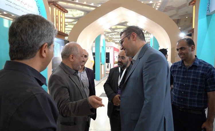 بازدید دکتر نادری منش از غرفه یزد در نمایشگاه شهر هوشمند ایران
