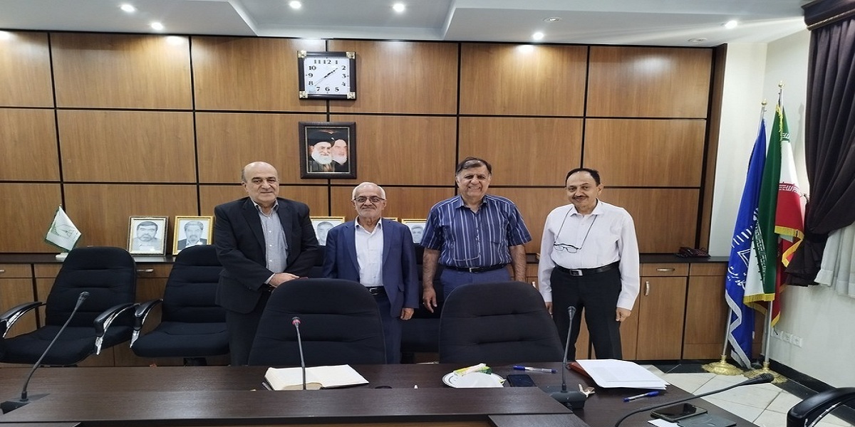 تقدیر از عضو هیأت علمی بازنشسته دانشکده علوم پایه