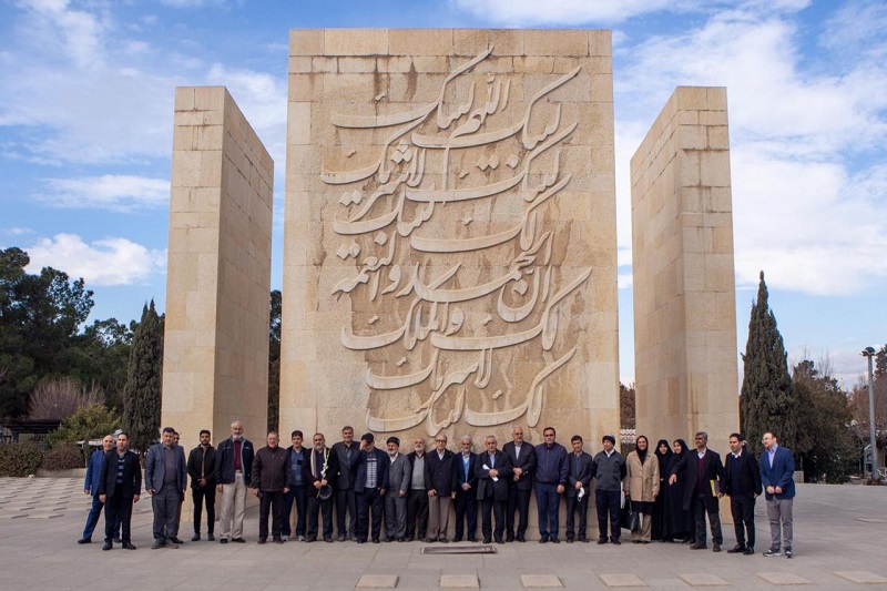 حضور دانشگاهیان تربیت مدرس در گلزار شهدای بهشت زهرا (س) به مناسبت روز شهدای دانشجو 