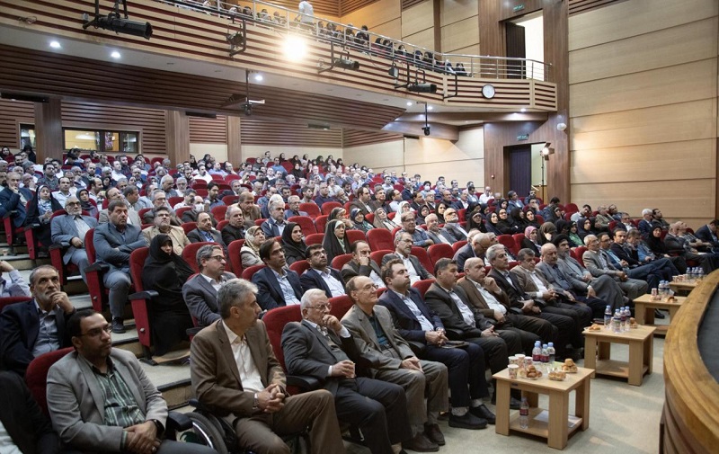 نشست صمیمی اعضای هیات علمی و کارکنان با سرپرست دانشگاه برگزار شد